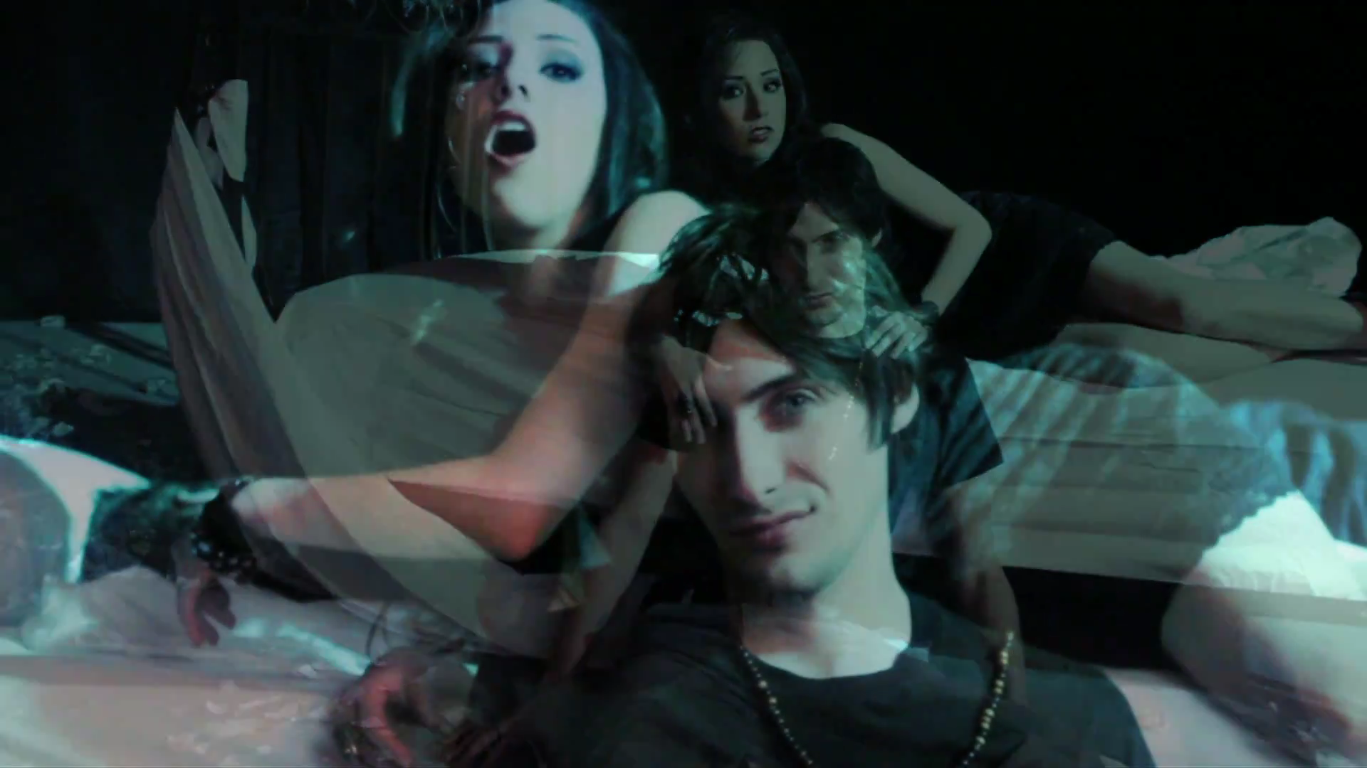 VampireDiariesWorld_dot_org-TheHillywoodShowParody0921.png