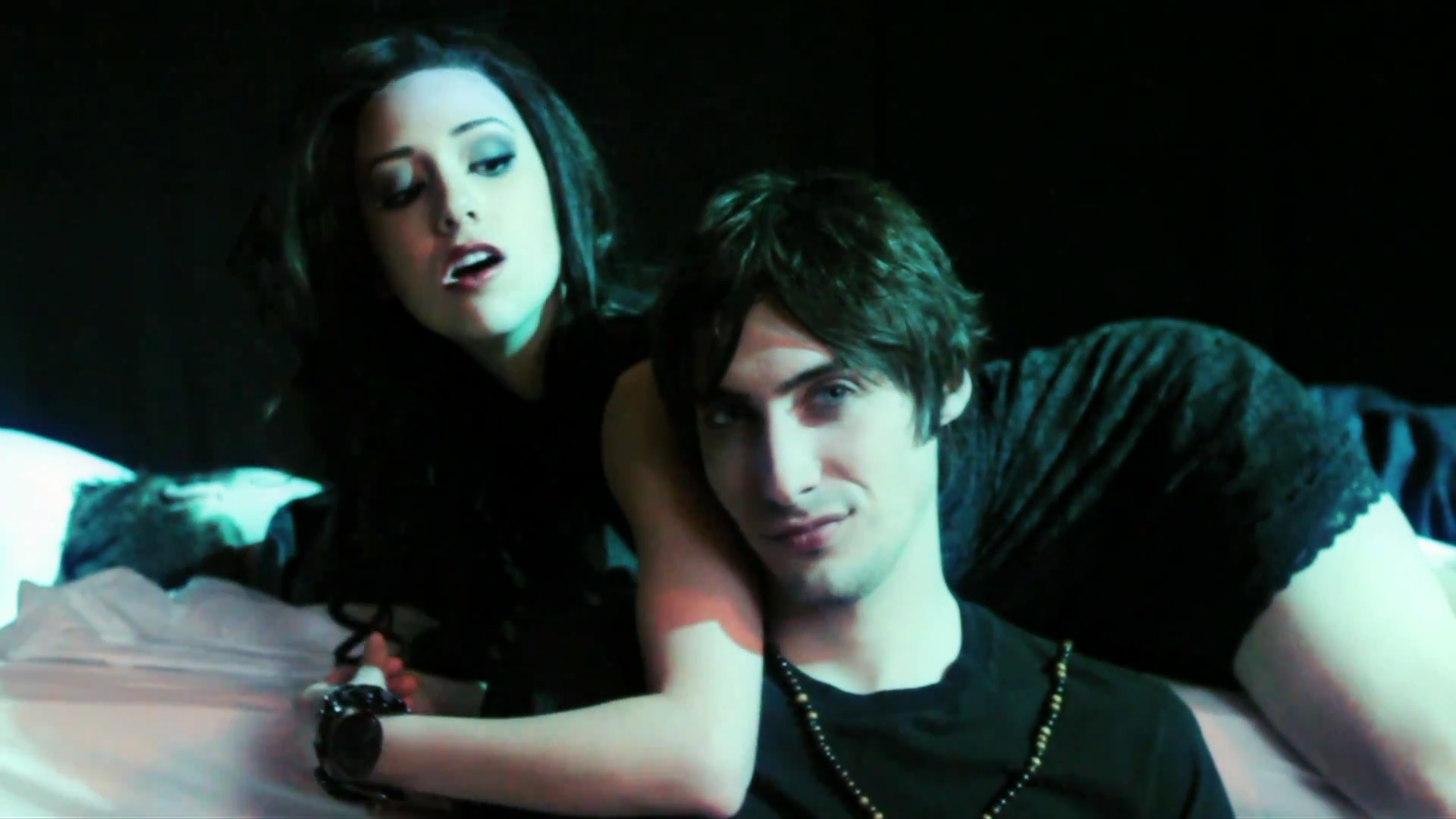 VampireDiariesWorld_dot_org-TheHillywoodShowParody0937.png