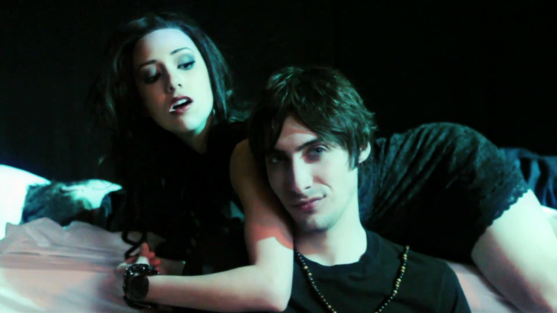 VampireDiariesWorld_dot_org-TheHillywoodShowParody0938.png
