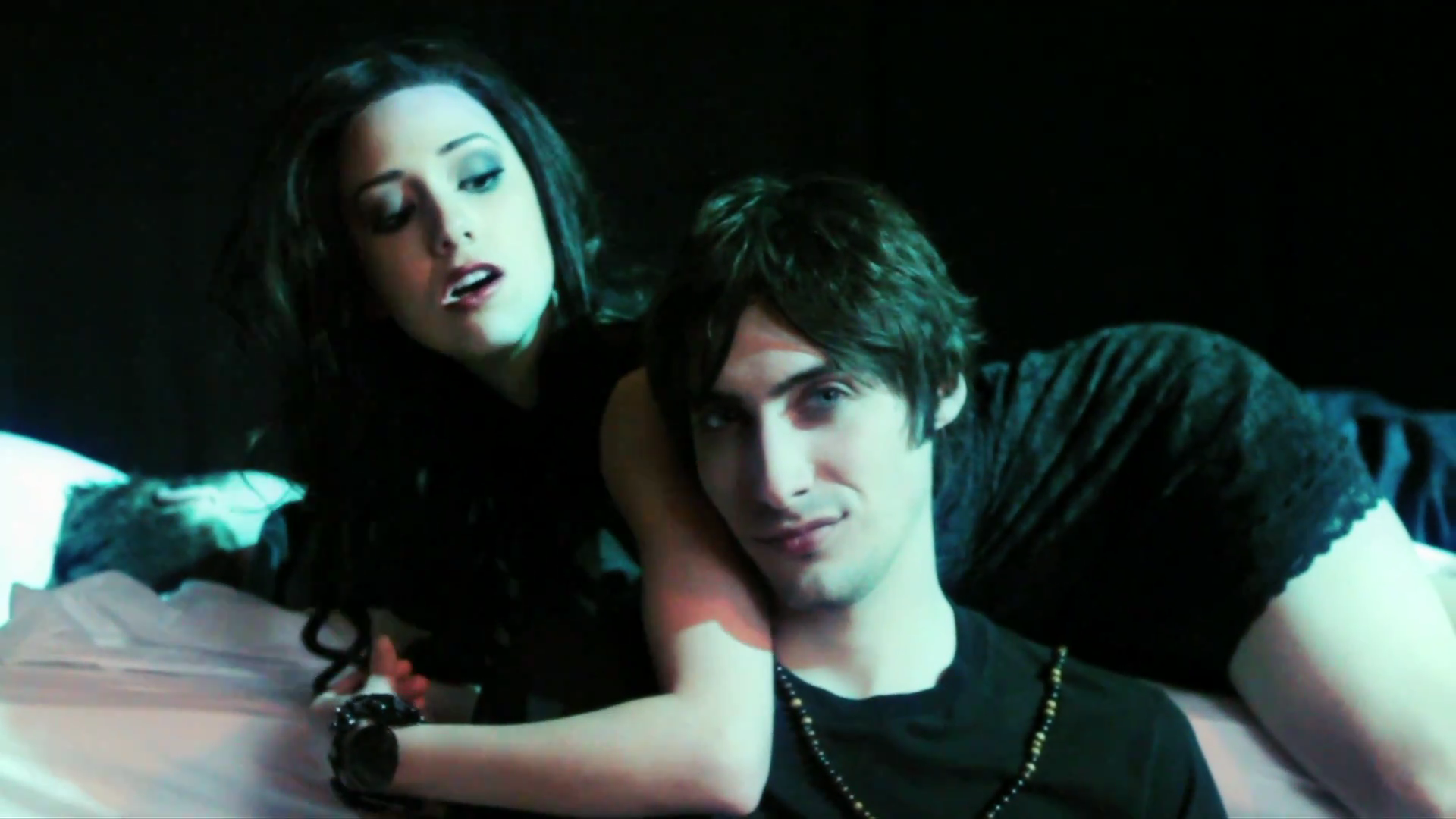 VampireDiariesWorld_dot_org-TheHillywoodShowParody0939.png
