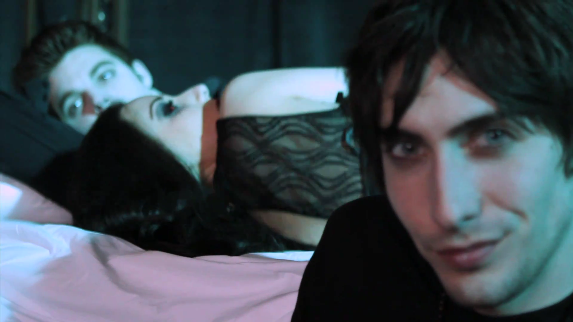 VampireDiariesWorld_dot_org-TheHillywoodShowParody1006.png