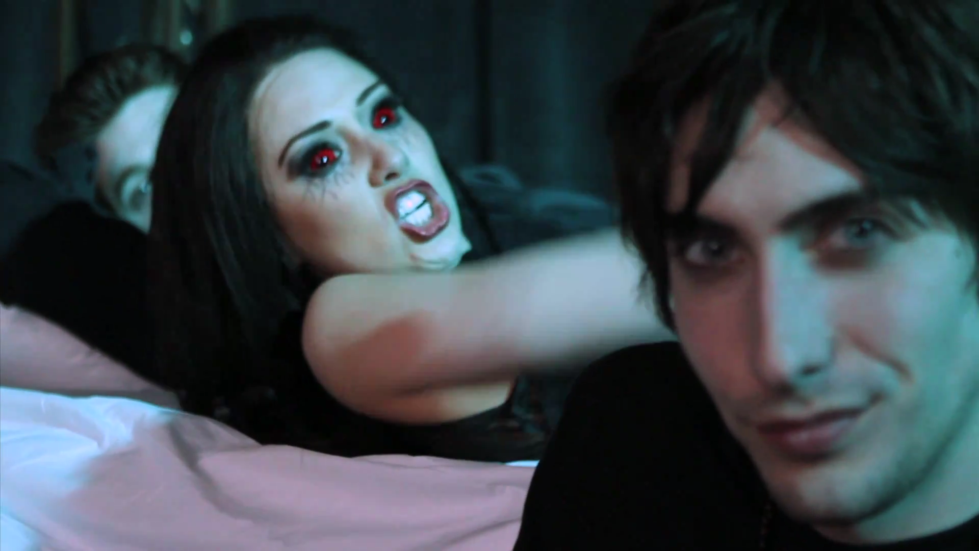 VampireDiariesWorld_dot_org-TheHillywoodShowParody1008.png
