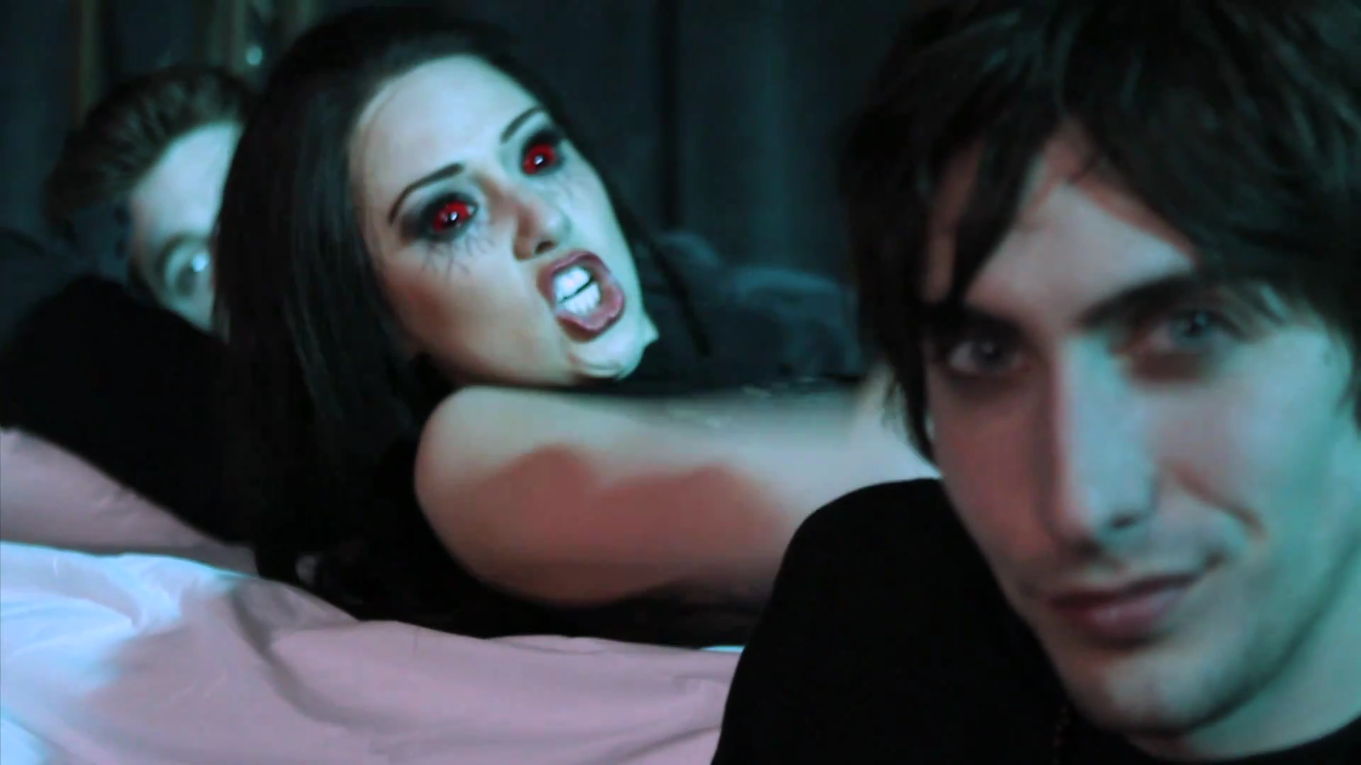 VampireDiariesWorld_dot_org-TheHillywoodShowParody1009.png
