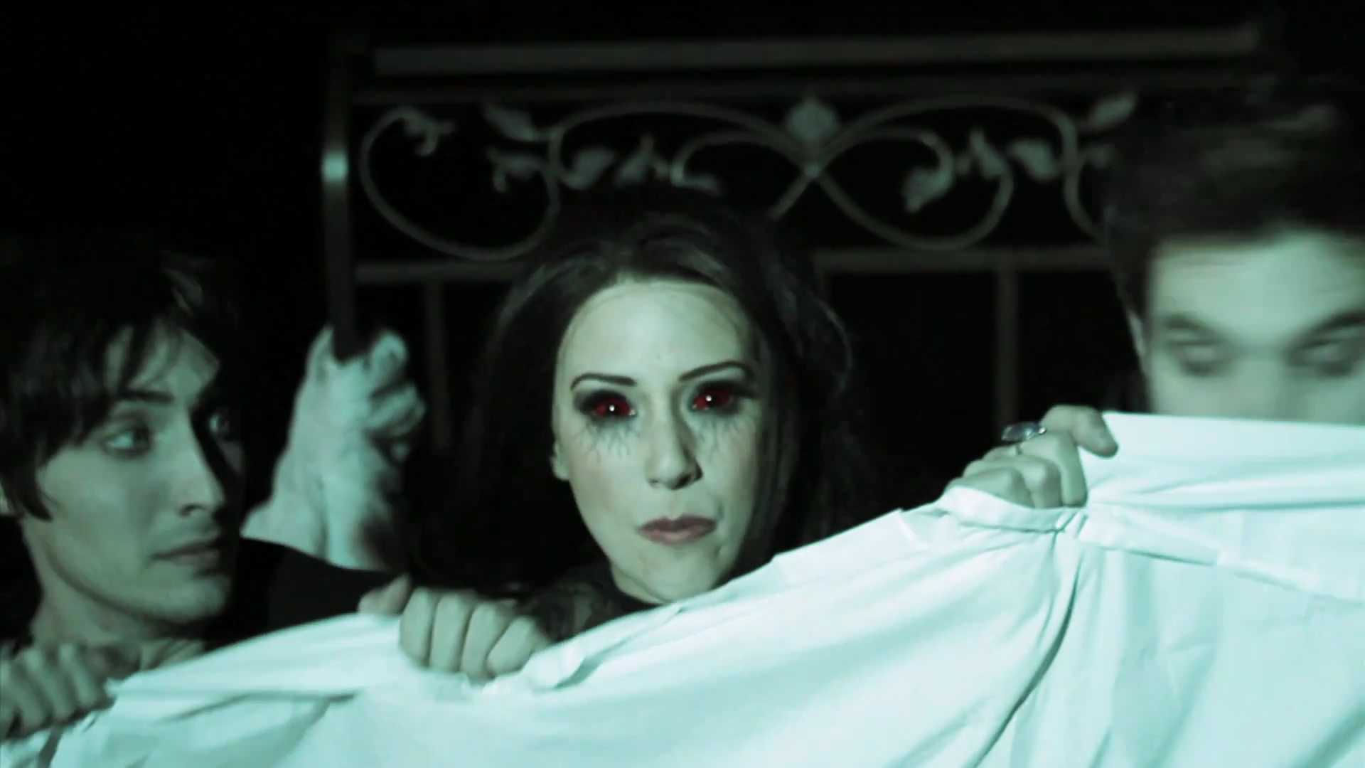 VampireDiariesWorld_dot_org-TheHillywoodShowParody1028.png