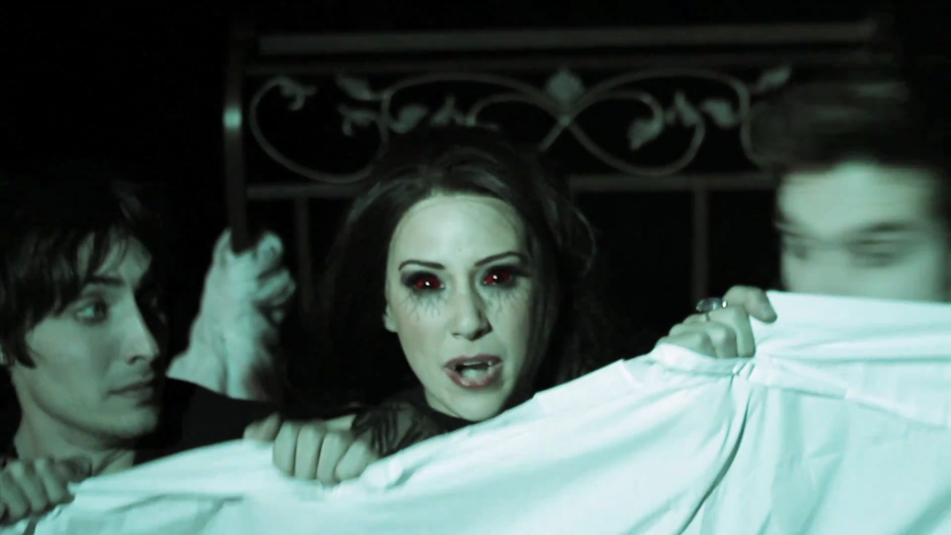 VampireDiariesWorld_dot_org-TheHillywoodShowParody1029.png