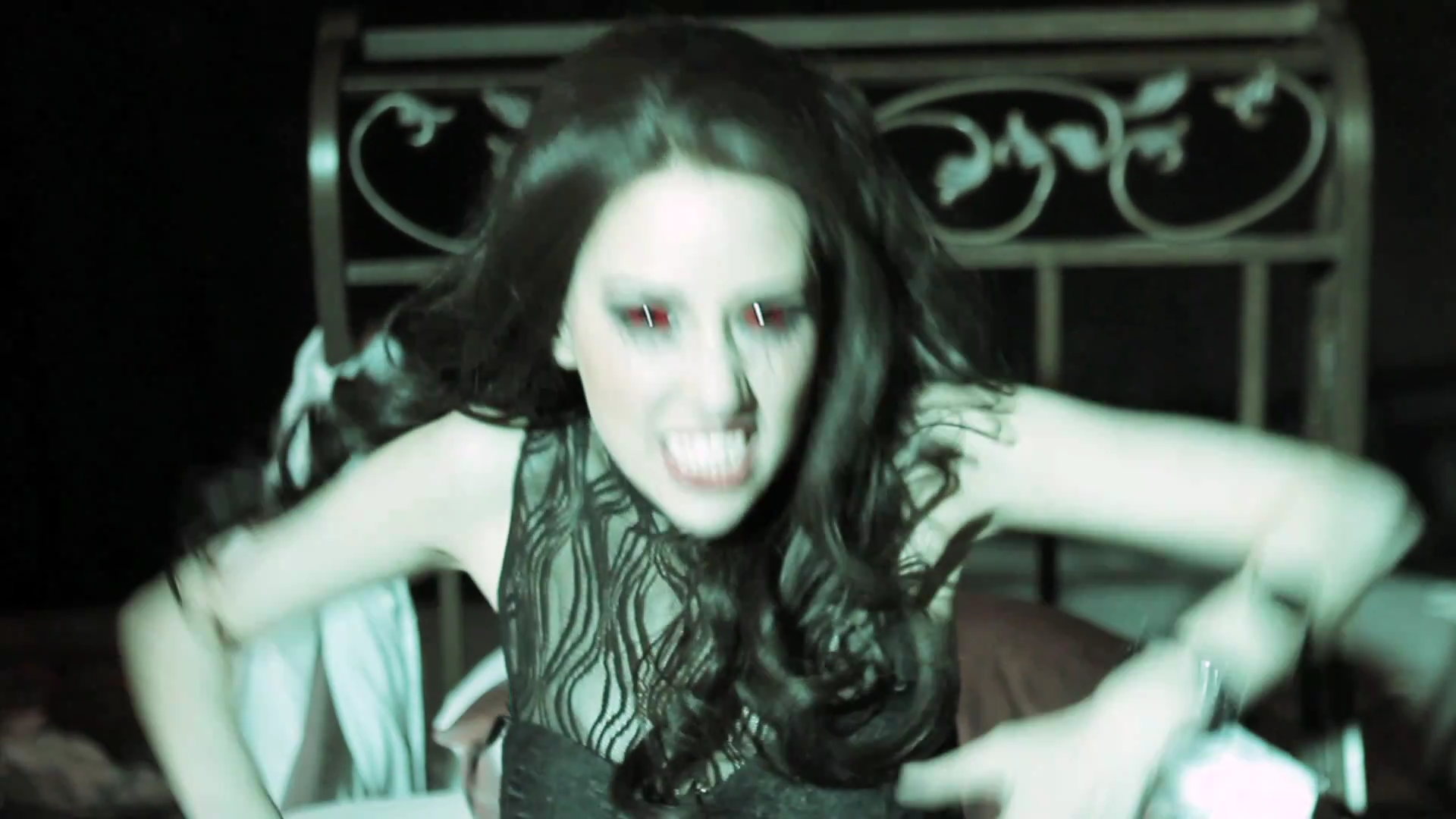 VampireDiariesWorld_dot_org-TheHillywoodShowParody1032.png