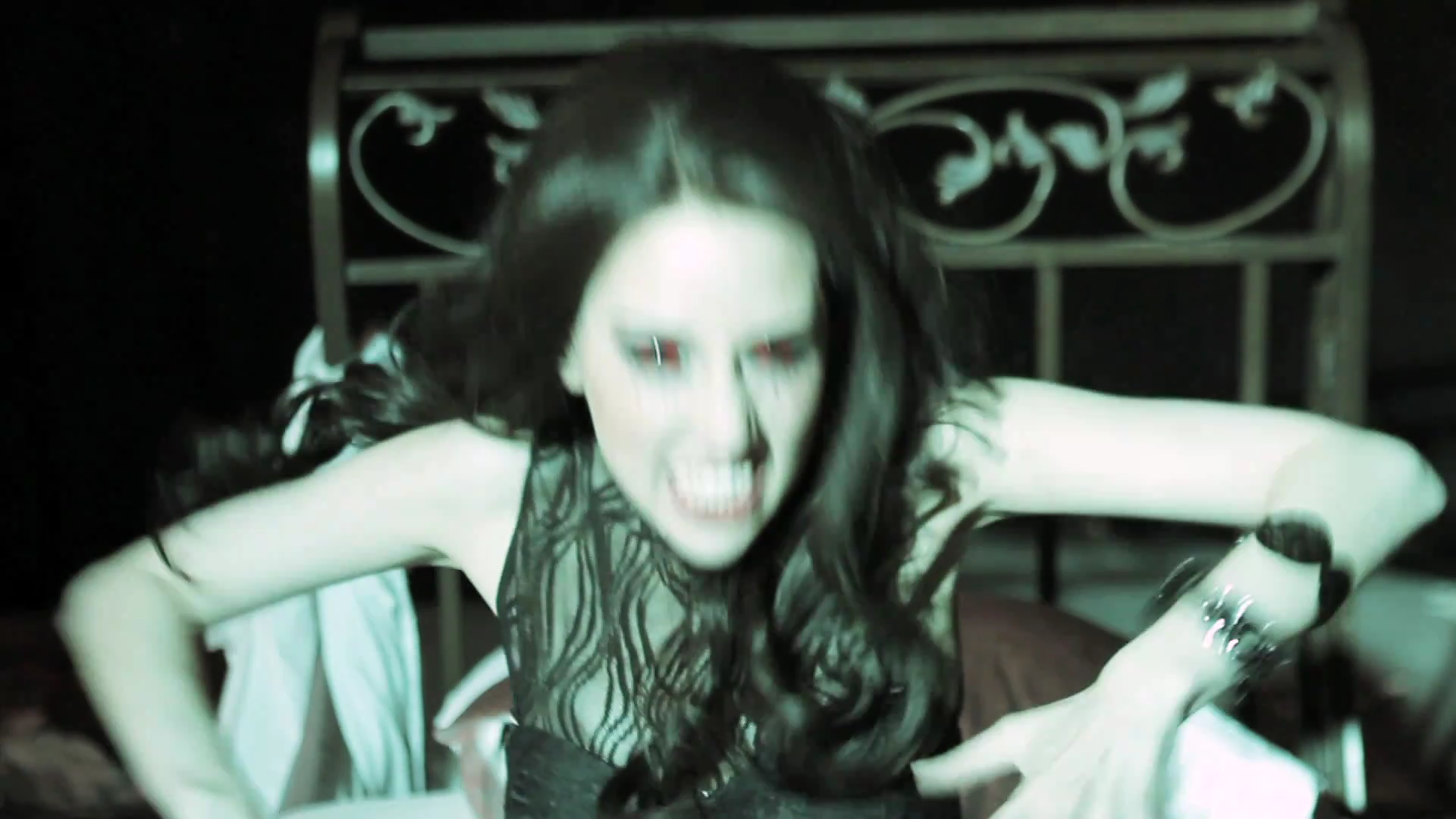 VampireDiariesWorld_dot_org-TheHillywoodShowParody1033.png