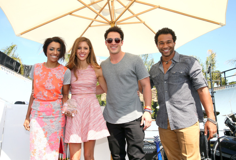 cast012.jpg