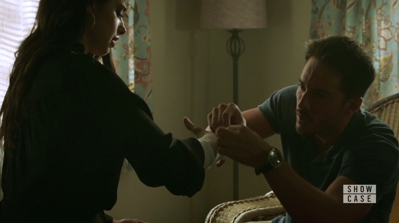 VampireDiariesWorld-dot-nl_RoswellNewMexico1x03-0454.jpg
