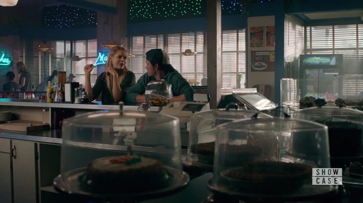 Charmed-Online-dot-nl_RoswellNewMexico1x06-0517.jpg
