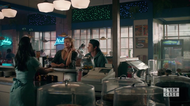 Charmed-Online-dot-nl_RoswellNewMexico1x06-0546.jpg