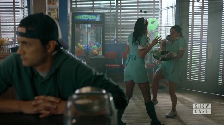 Charmed-Online-dot-nl_RoswellNewMexico1x06-0616.jpg