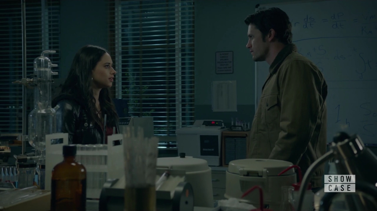 VampireDiariesWorld-dot-nl_RoswellNewMexico1x07-1950.jpg