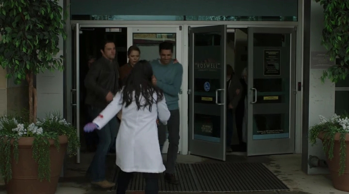 Charmed-Online-dot-nl_RoswellNewMexico1x10-1630.jpg