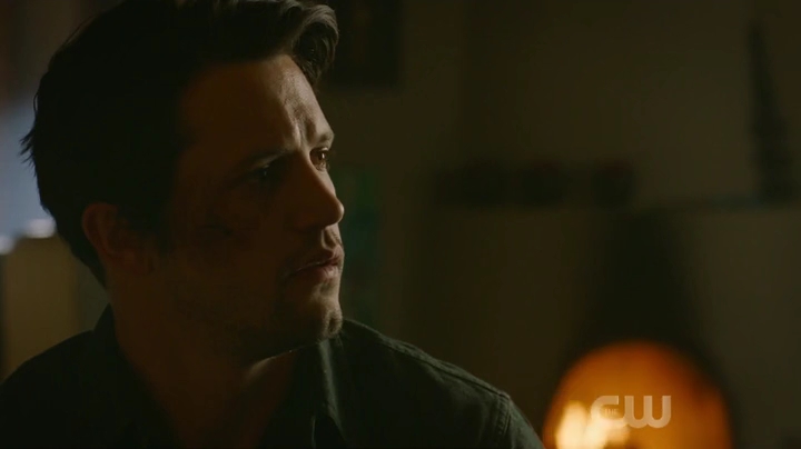 VampireDiariesWorld-dot-nl_RoswellNewMexico1x12-1968.jpg