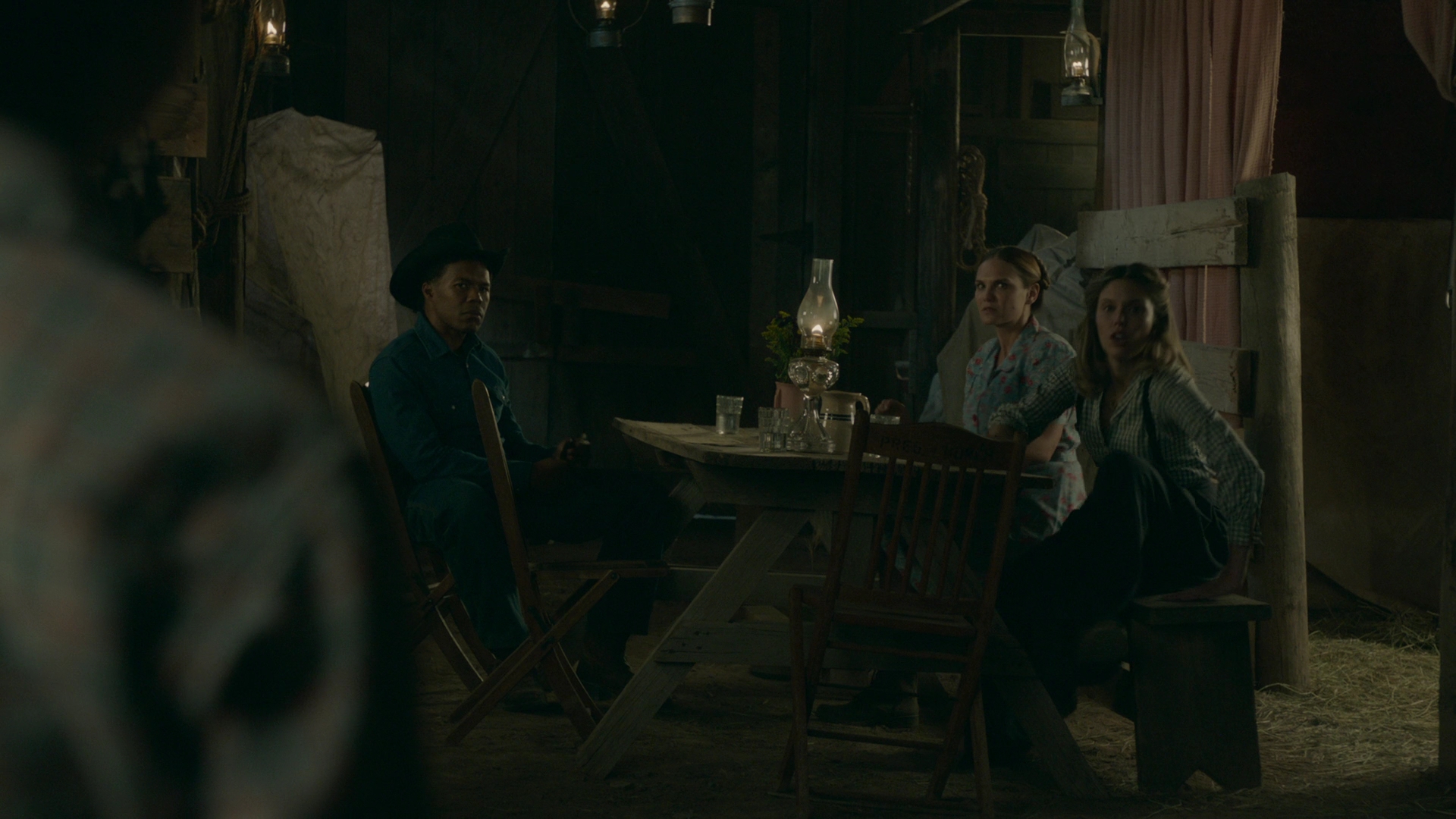 VampireDiariesWorld-dot-nl_RoswellNewMexico2x04-2024.jpg