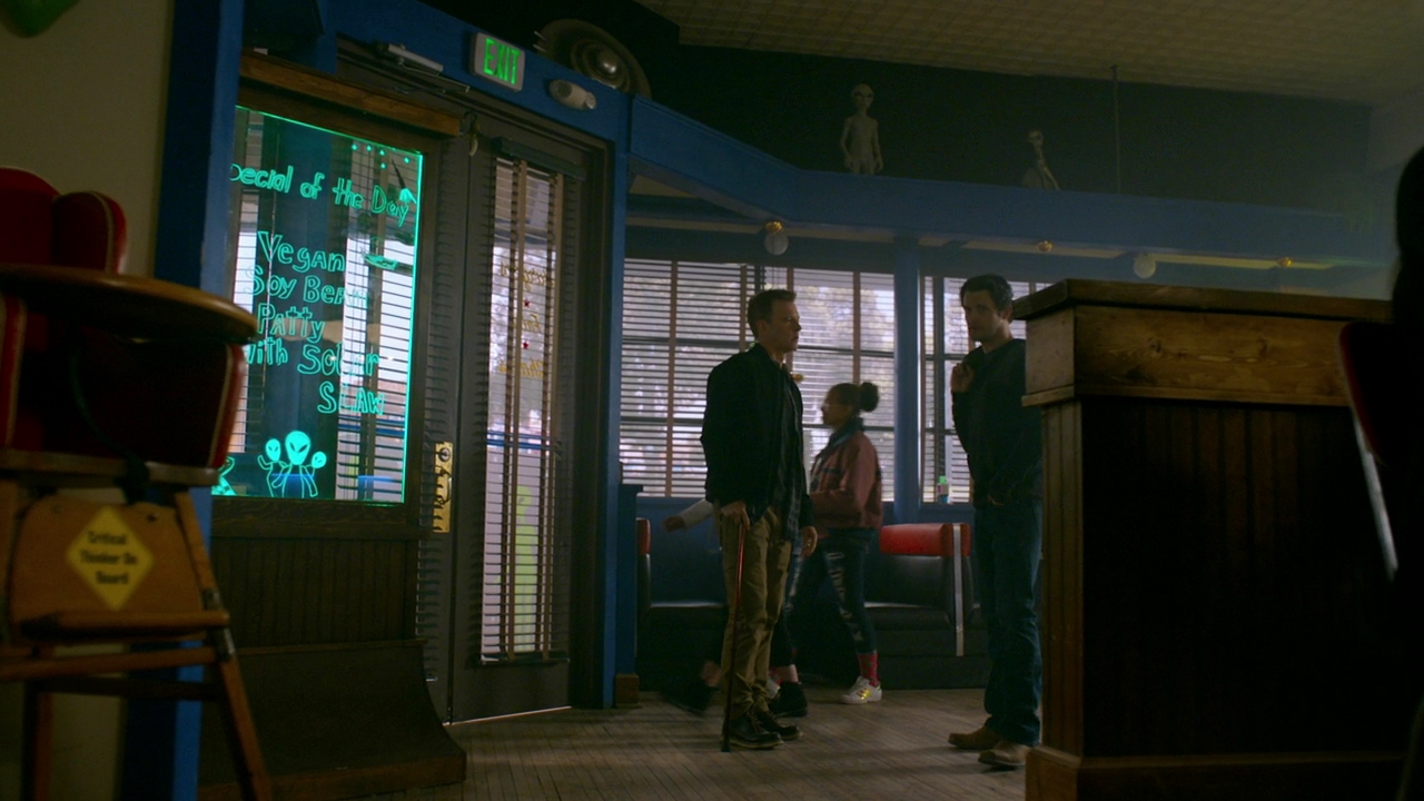 VampireDiariesWorld-dot-nl_RoswellNewMexico2x08-0789.jpg