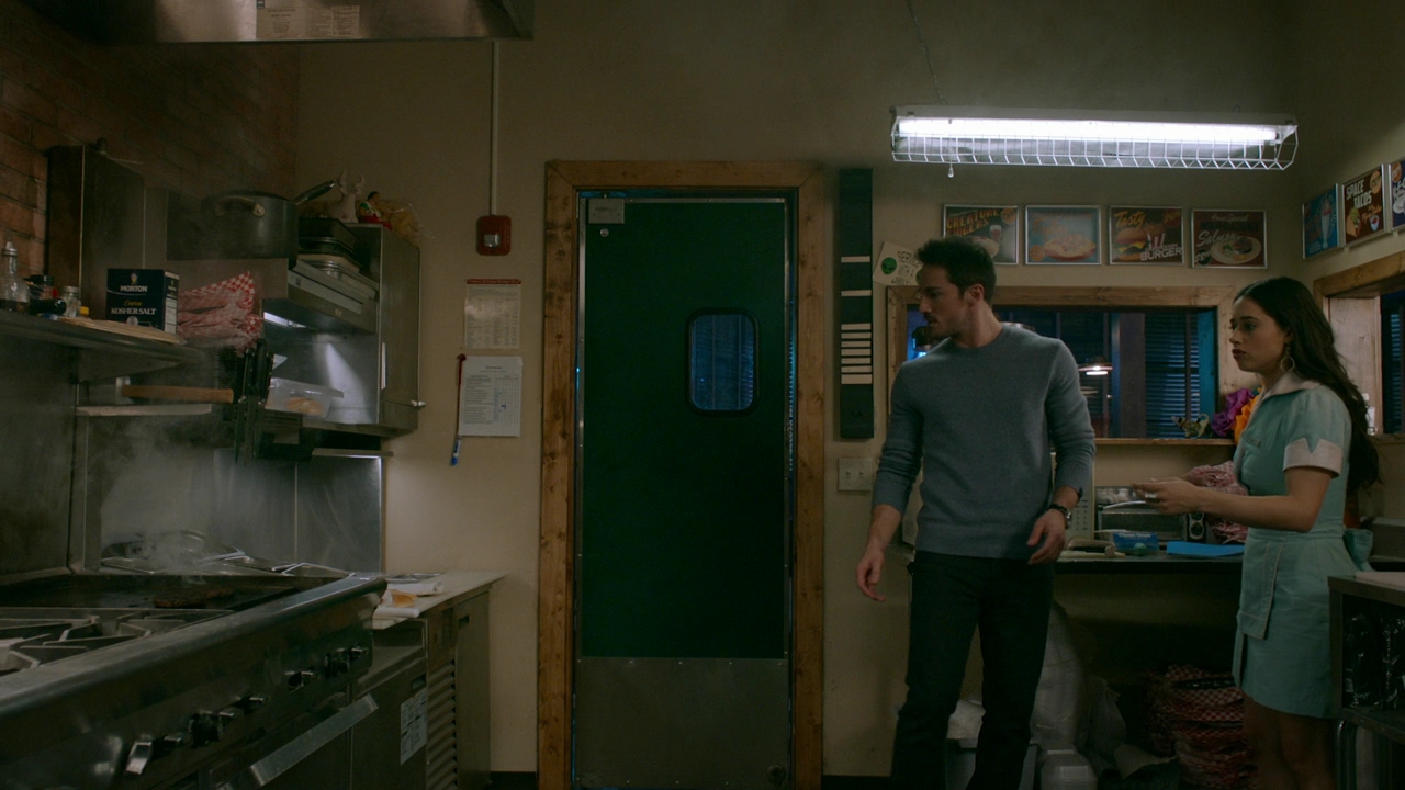 VampireDiariesWorld-dot-nl_RoswellNewMexico0417.jpg