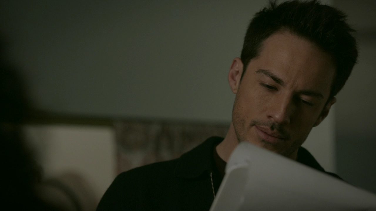 VampireDiariesWorld-dot-nl_RosswellNewMexico2x13-1979.jpg