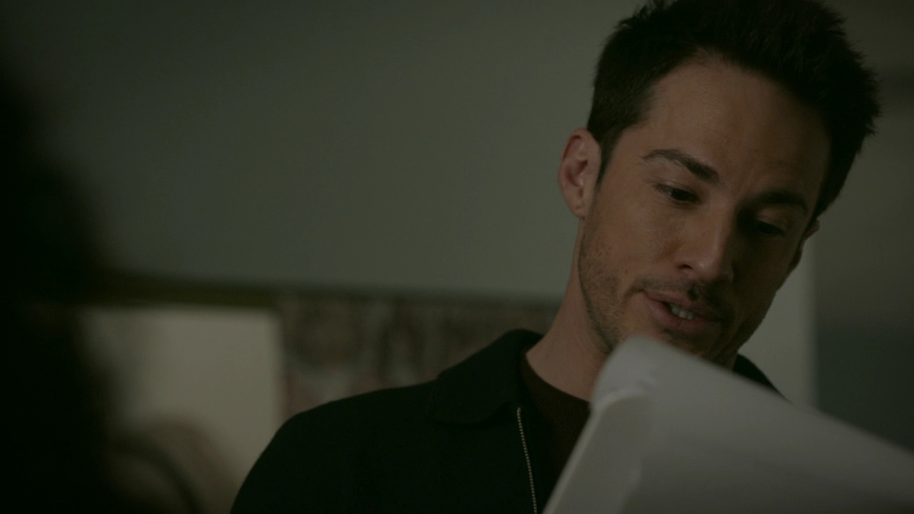 VampireDiariesWorld-dot-nl_RosswellNewMexico2x13-1982.jpg