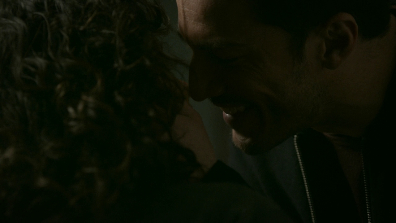 VampireDiariesWorld-dot-nl_RosswellNewMexico2x13-1987.jpg