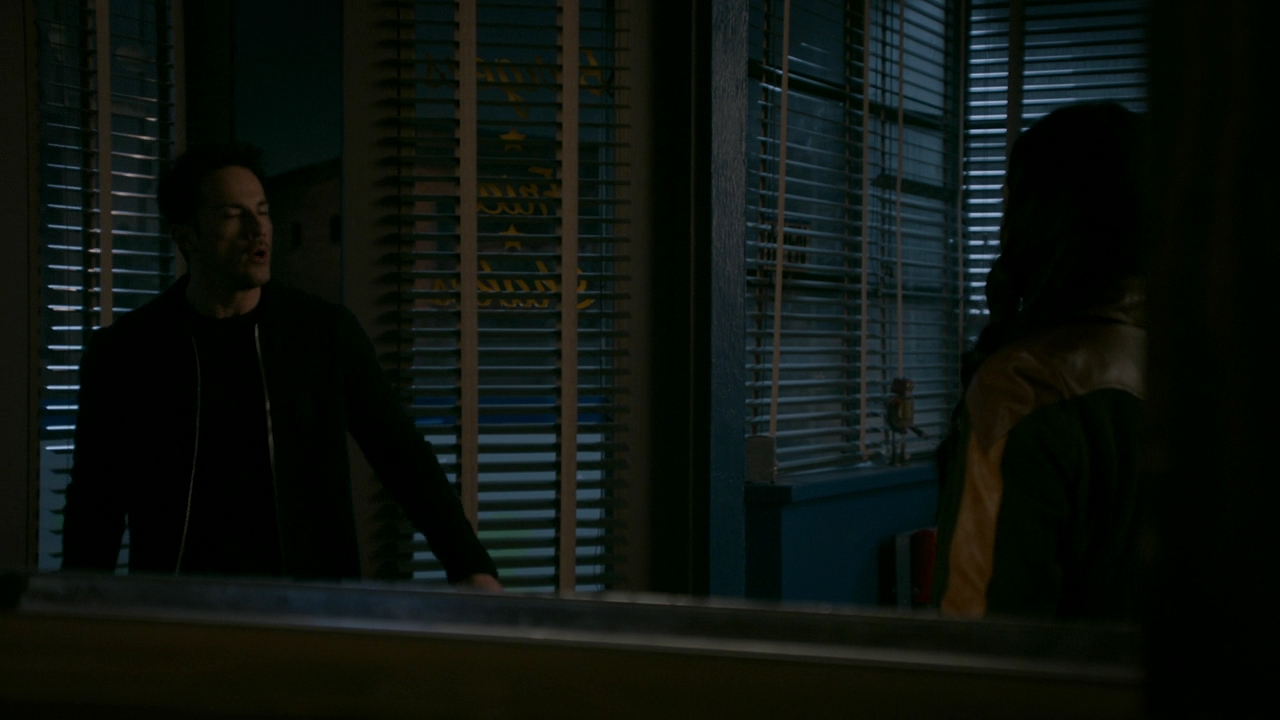 VampireDiariesWorld-dot-nl_RosswellNewMexico2x13-2021.jpg