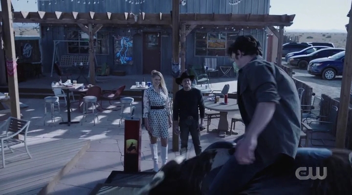 VampireDiariesWorld-dot-nl_RoswellNewMexico3x01-0330.jpg