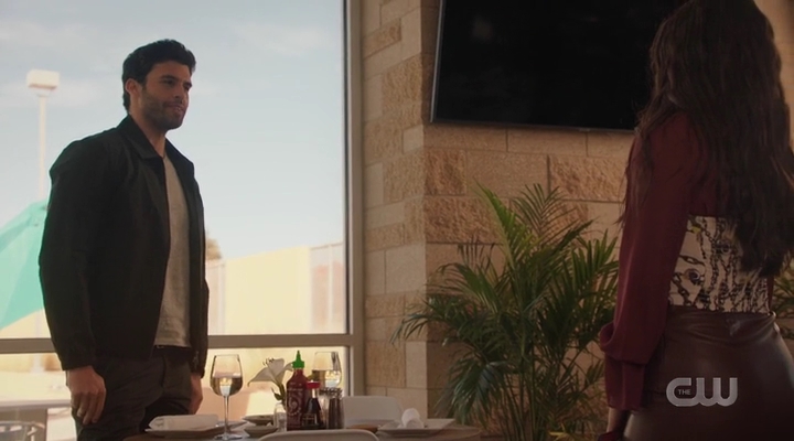 VampireDiariesWorld-dot-nl_RoswellNewMexico3x01-1227.jpg