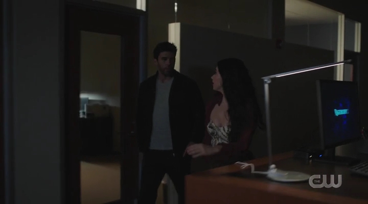 VampireDiariesWorld-dot-nl_RoswellNewMexico3x01-1618.jpg