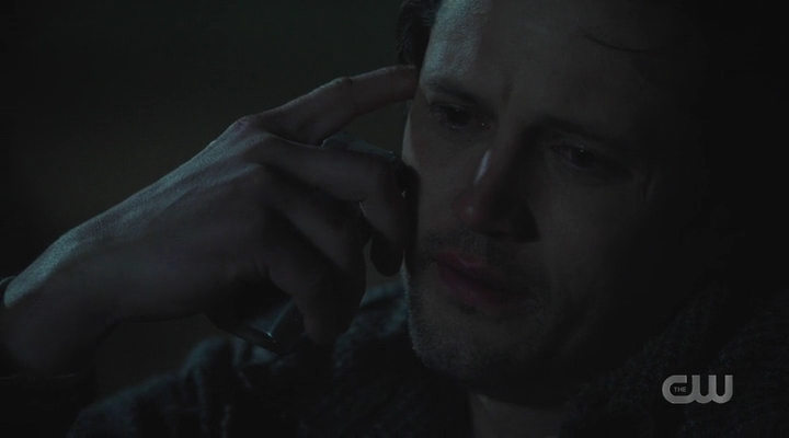 VampireDiariesWorld-dot-nl_RoswellNewMexico3x01-1944.jpg