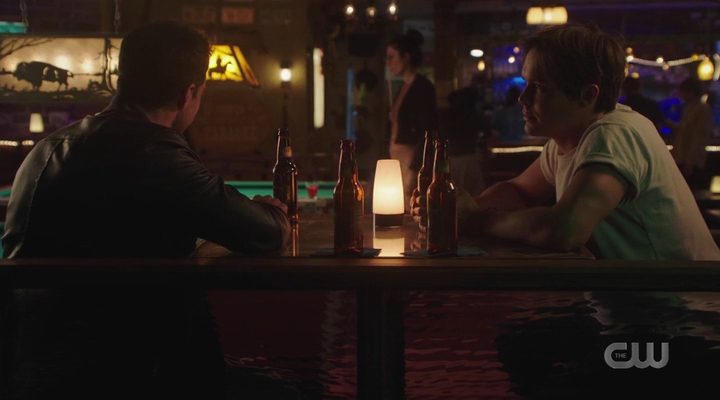 VampireDiariesWorld-dot-nl_RoswellNewMexico3x01-1978.jpg