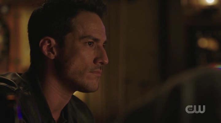 VampireDiariesWorld-dot-nl_RoswellNewMexico3x01-1986.jpg