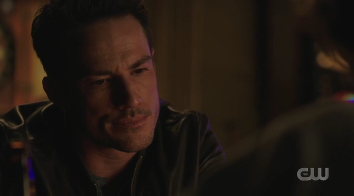 VampireDiariesWorld-dot-nl_RoswellNewMexico3x01-1991.jpg