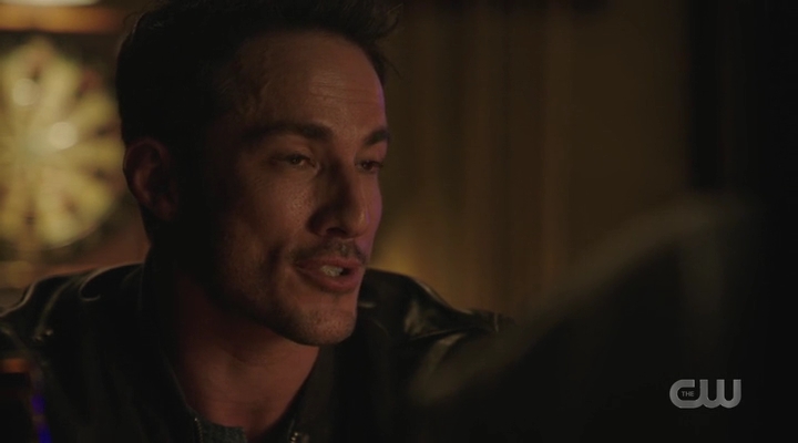 VampireDiariesWorld-dot-nl_RoswellNewMexico3x01-2030.jpg