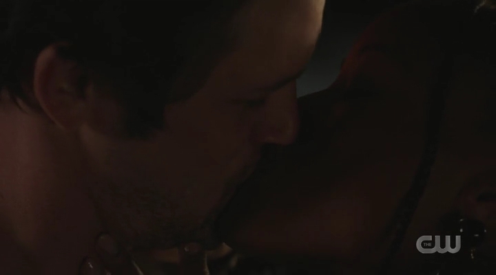 VampireDiariesWorld-dot-nl_RoswellNewMexico3x01-2360.jpg