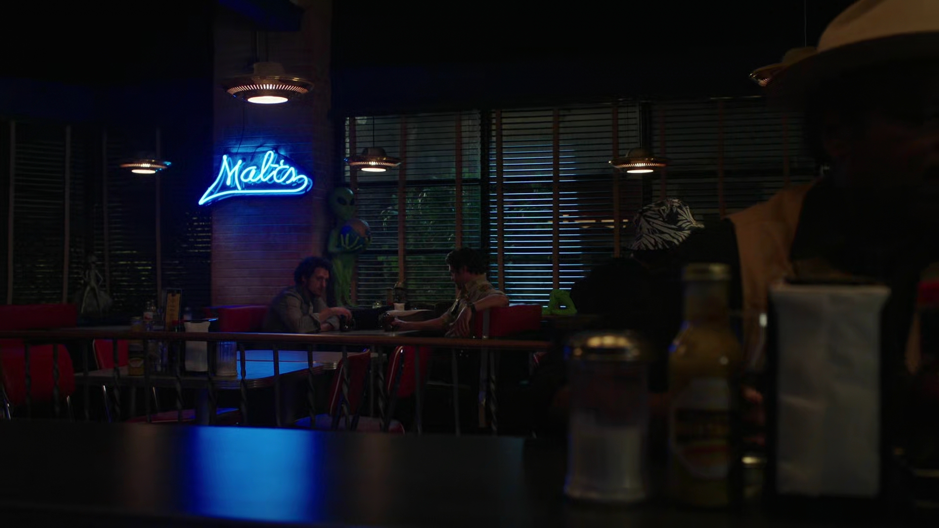 VampireDiariesWorld-dot-nl_RoswellNewMexico3x02-1700.jpg