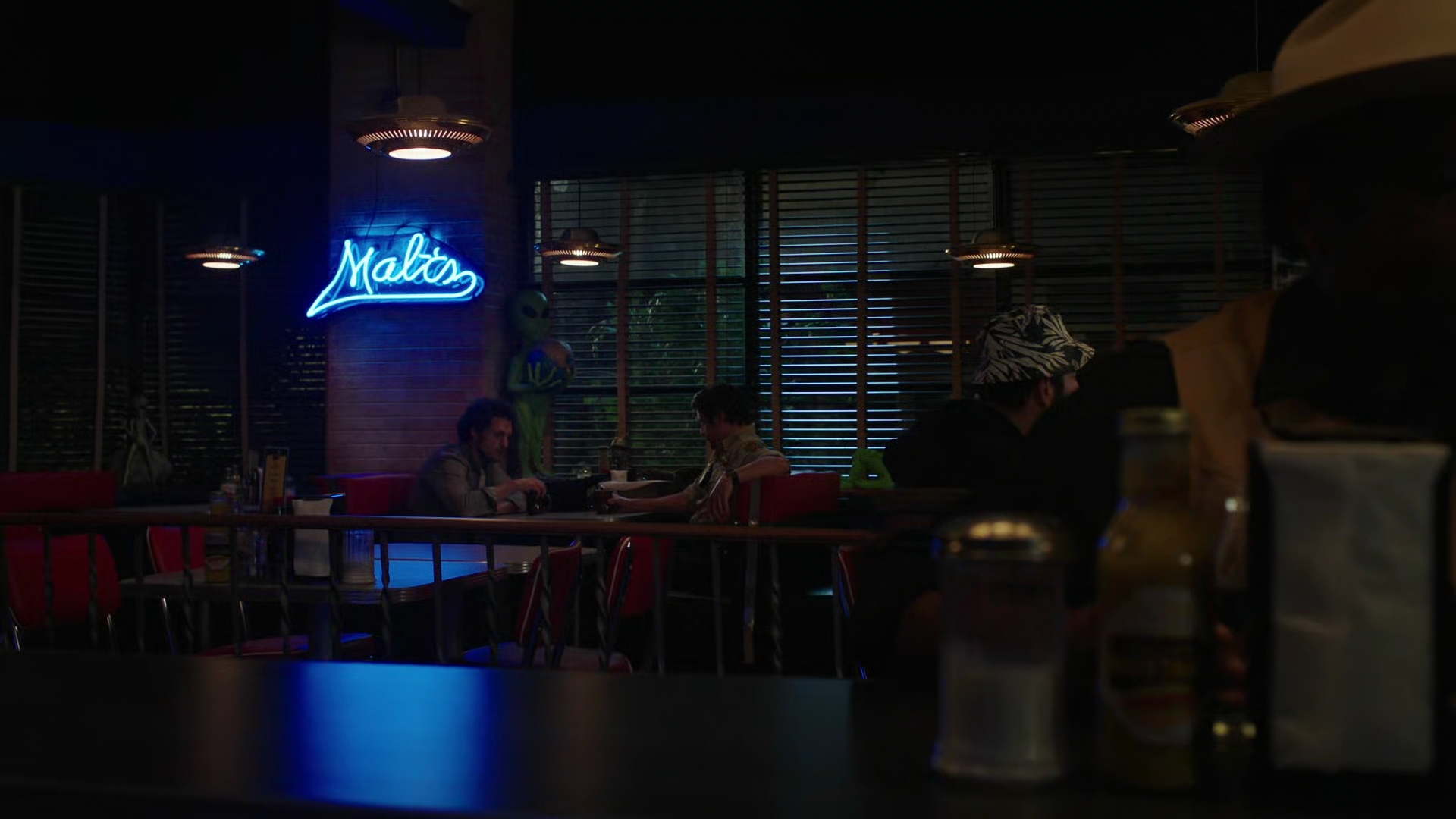 VampireDiariesWorld-dot-nl_RoswellNewMexico3x02-1701.jpg