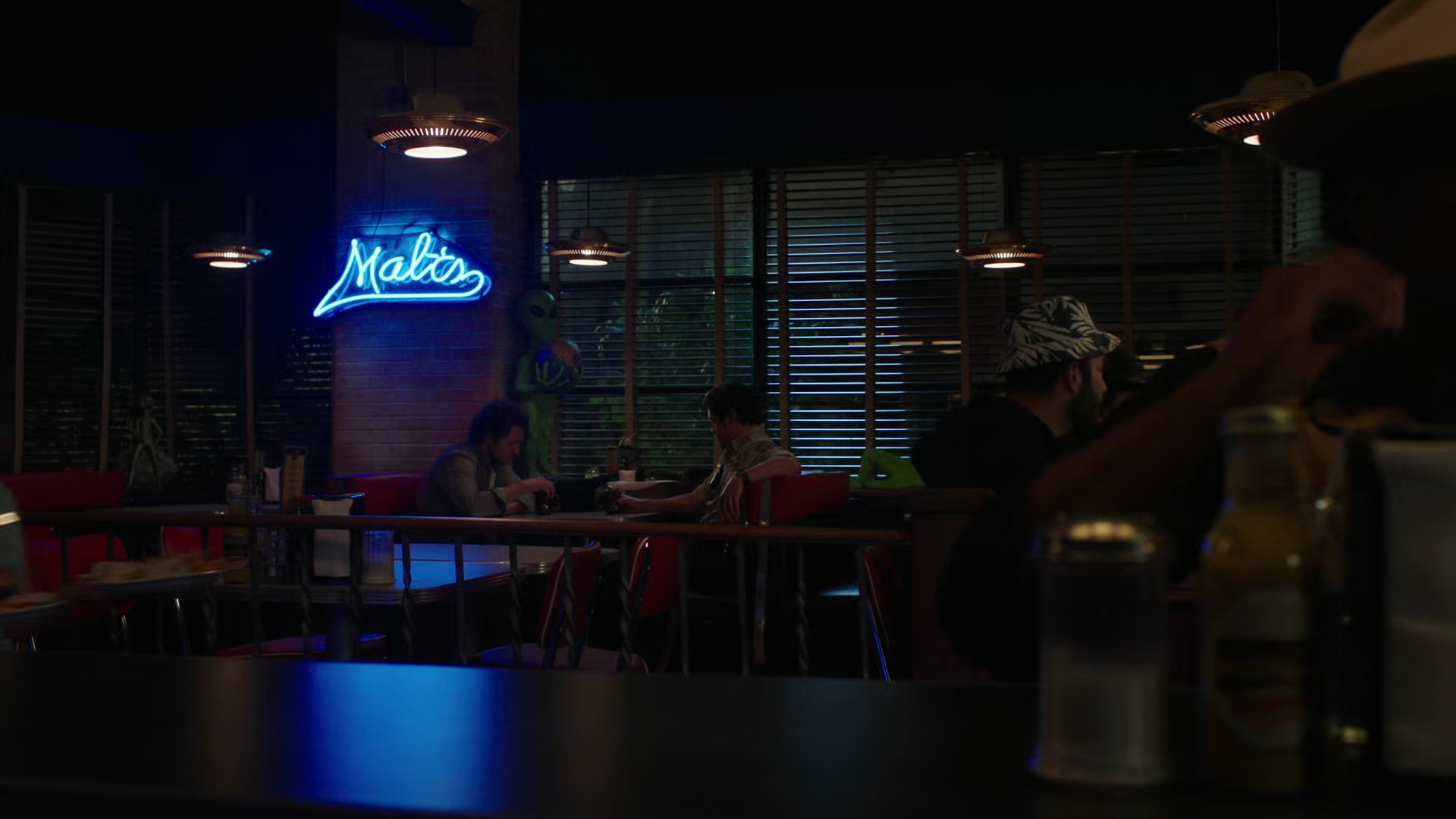 VampireDiariesWorld-dot-nl_RoswellNewMexico3x02-1703.jpg