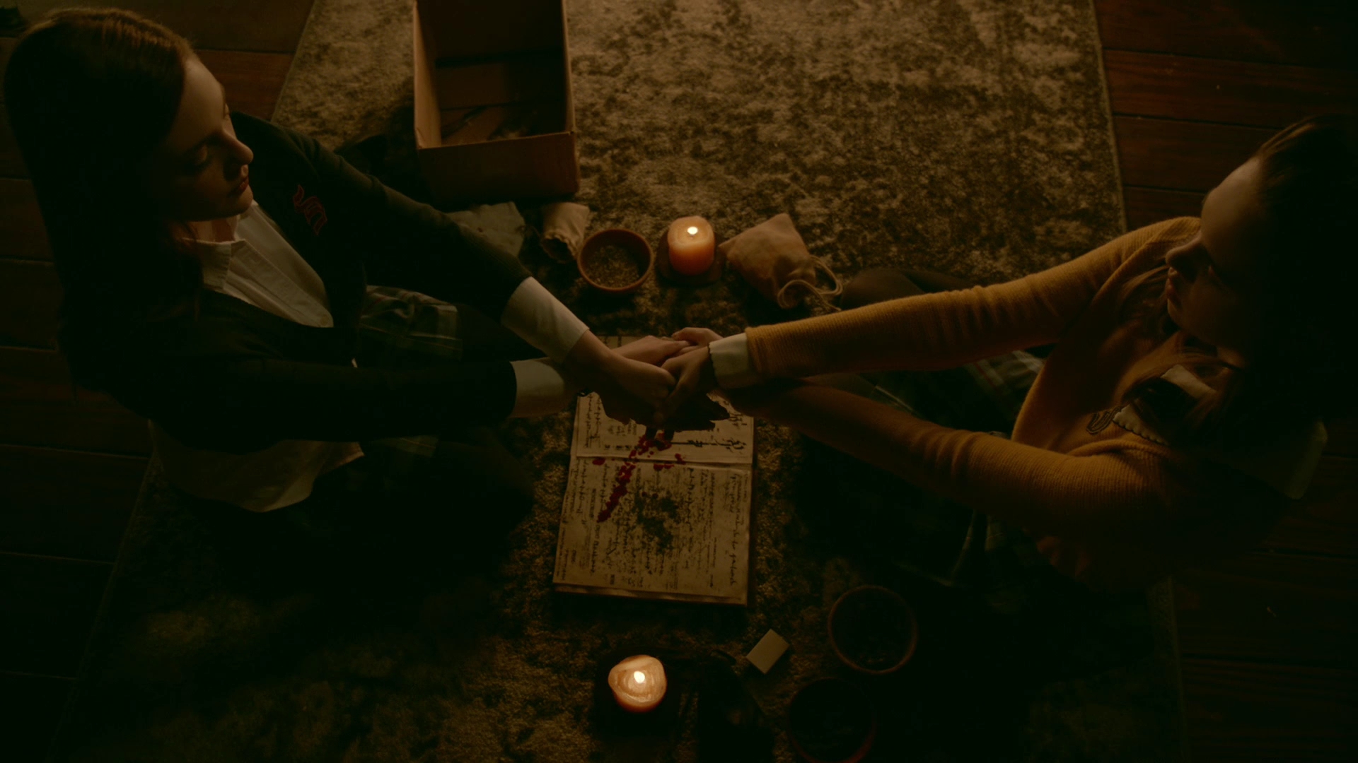 VampireDiariesWorld-dot-nl_Legacies1x01ThisIsthePartWhereYouRun02390.jpg