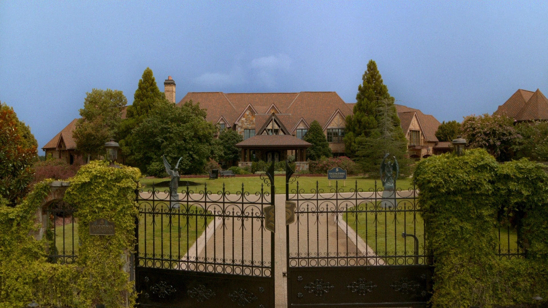 VampireDiariesWorld-dot-nl_Legacies1x02SomePeopleJustWantToWatchTheWorldBurn00001.jpg VampireDiariesWorld-dot-nl_Legacies1x02SomePeopleJustWantToWatchTheWorldBurn00001.jpg