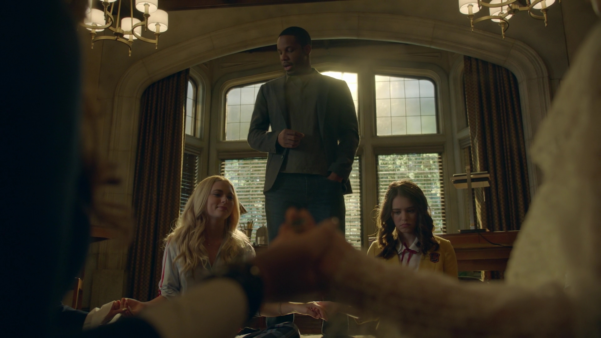 VampireDiariesWorld-dot-nl_Legacies1x03WereBeingPunkedPedro00148.jpg VampireDiariesWorld-dot-nl_Legacies1x03WereBeingPunkedPedro00148.jpg