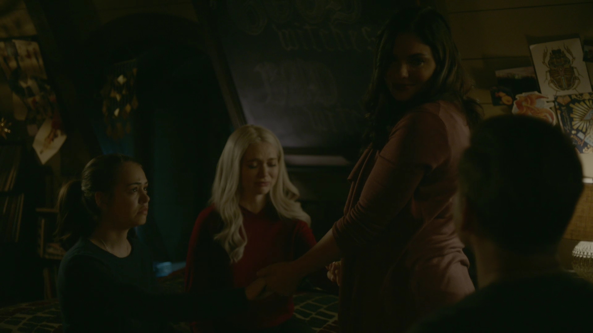 VampireDiariesWorld-dot-nl_Legacies1x06MombieDearest02298.jpg