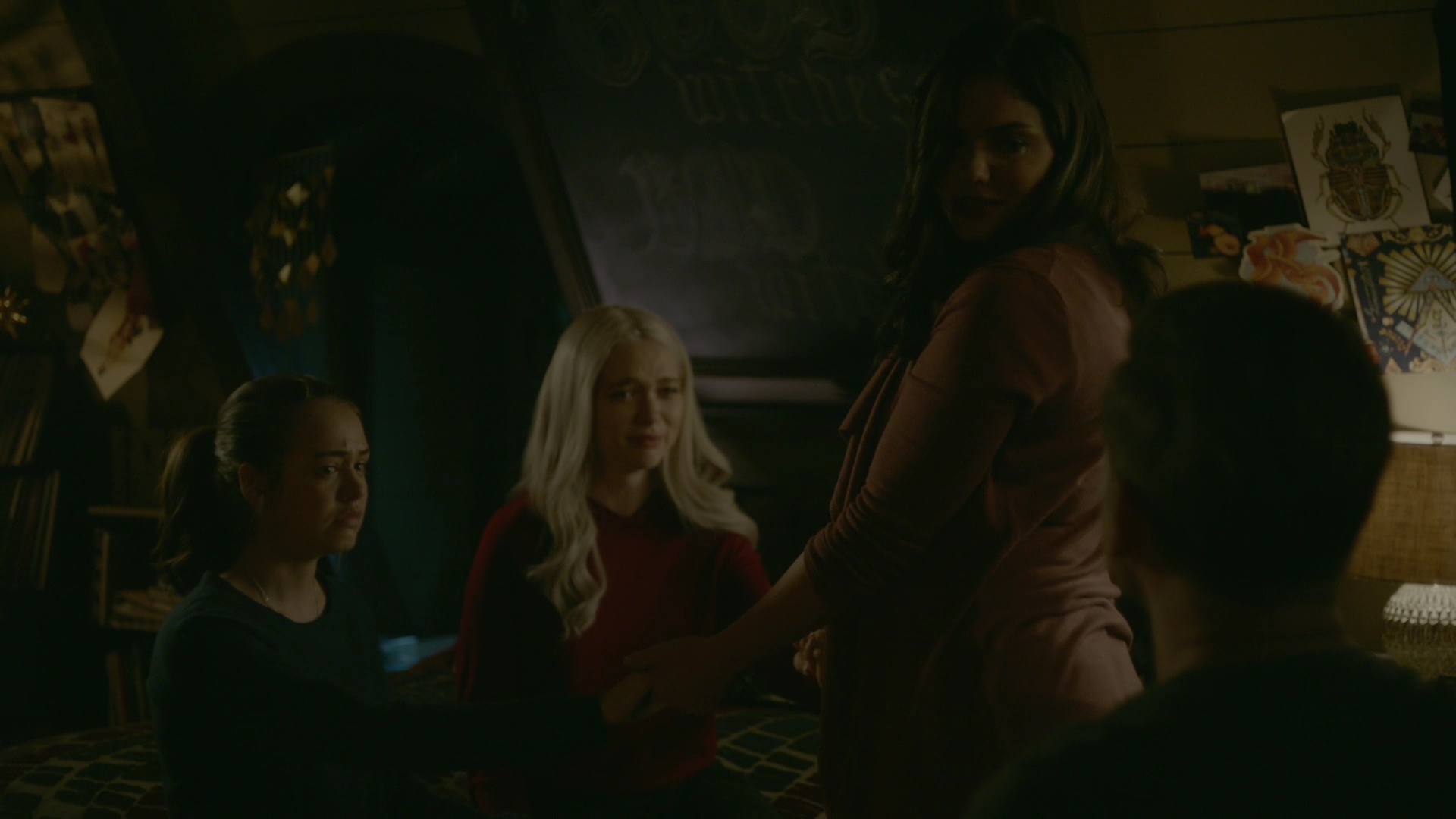 VampireDiariesWorld-dot-nl_Legacies1x06MombieDearest02300.jpg VampireDiariesWorld-dot-nl_Legacies1x06MombieDearest02300.jpg