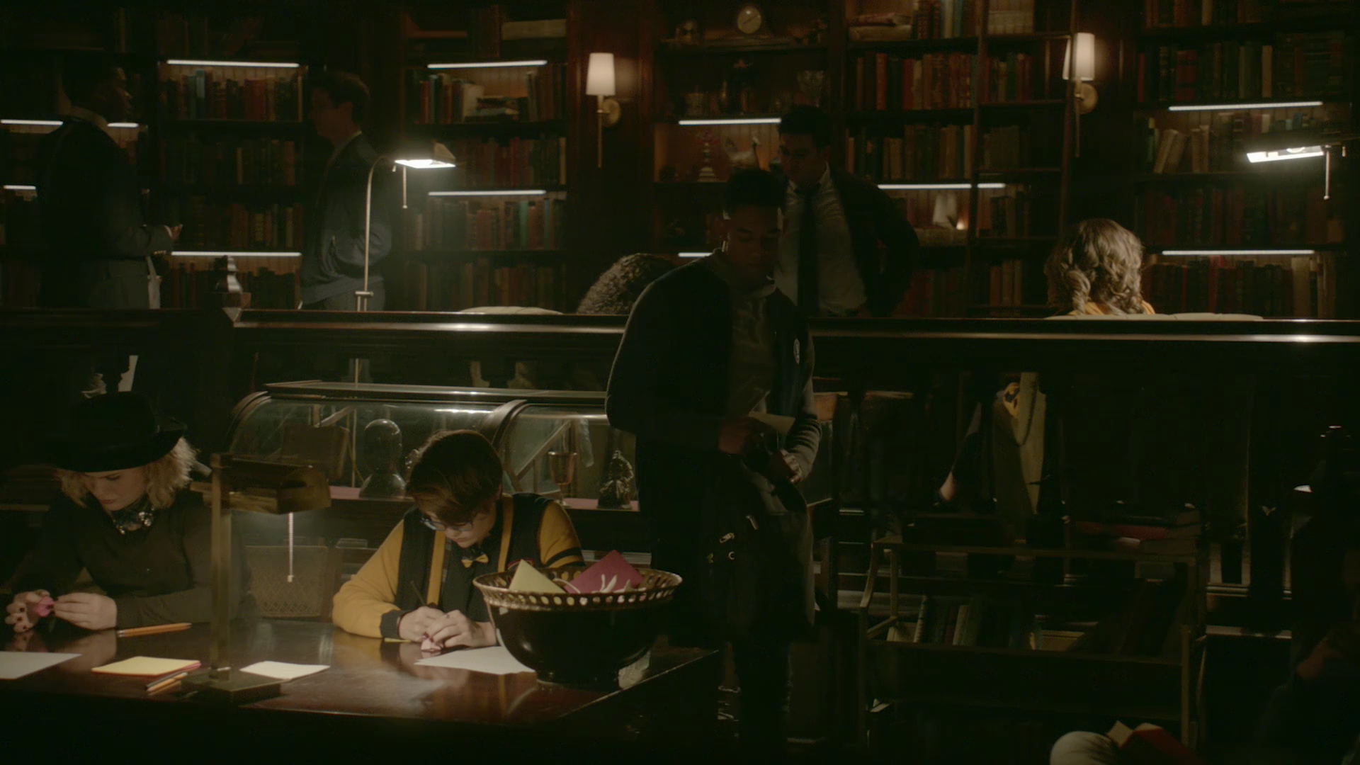 VampireDiariesWorld-dot-nl_Legacies1x07DeathKeepsKnockingOnMyDoor00043.jpg VampireDiariesWorld-dot-nl_Legacies1x07DeathKeepsKnockingOnMyDoor00043.jpg