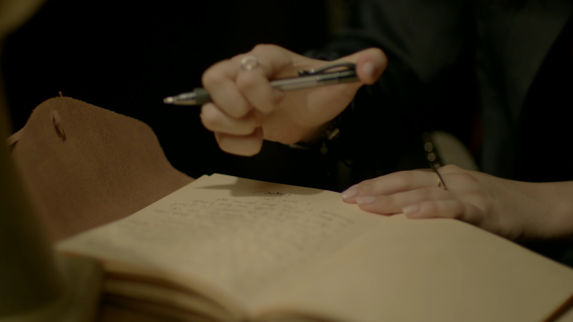 VampireDiariesWorld-dot-nl_Legacies1x07DeathKeepsKnockingOnMyDoor02334.jpg VampireDiariesWorld-dot-nl_Legacies1x07DeathKeepsKnockingOnMyDoor02334.jpg