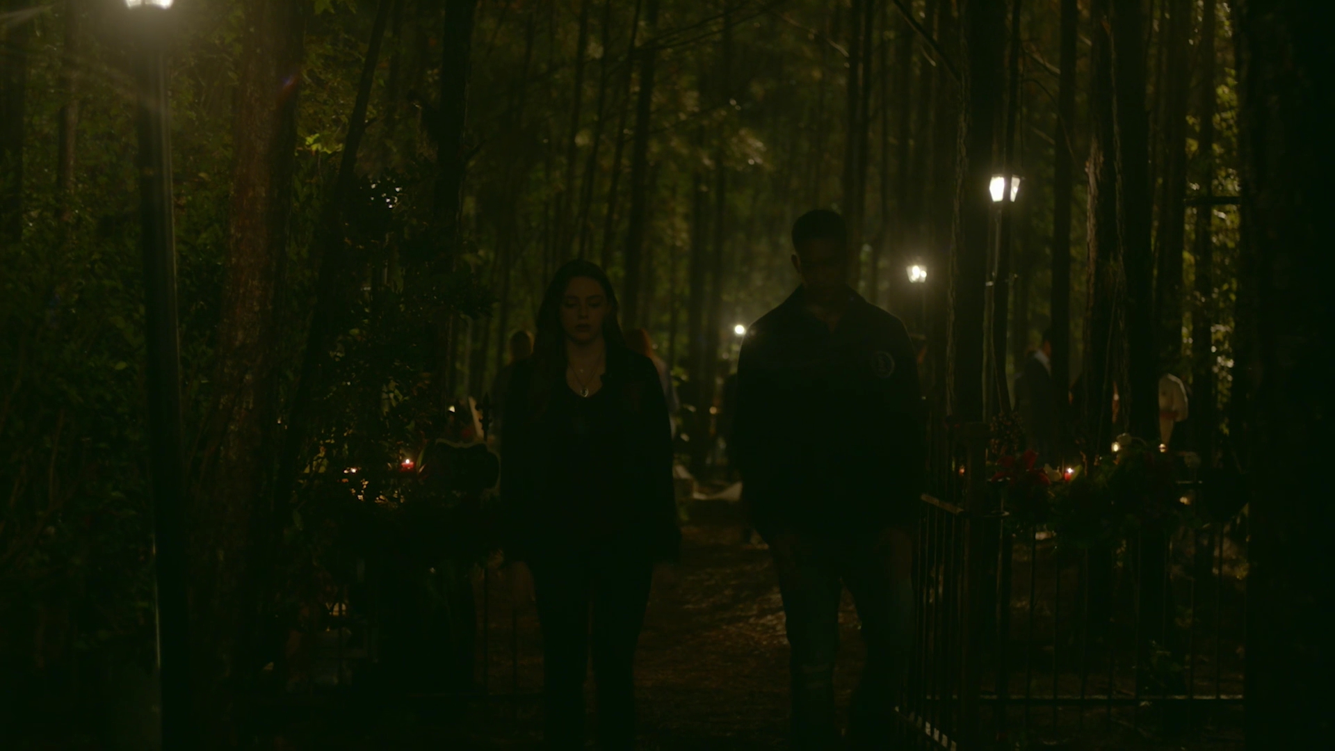 VampireDiariesWorld-dot-nl_Legacies1x07DeathKeepsKnockingOnMyDoor02419.jpg