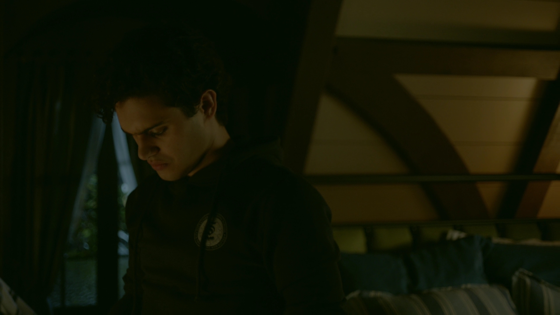 VampireDiariesWorld-dot-nl_Legacies1x08MaybeIShouldStartFromTheEnd02174.jpg