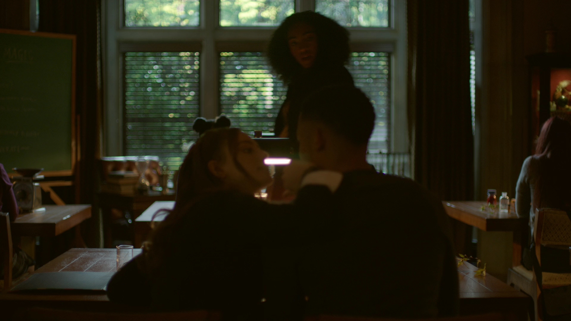 VampireDiariesWorld-dot-nl_Legacies1x11WereGonnaNeedASpotlight00619.jpg