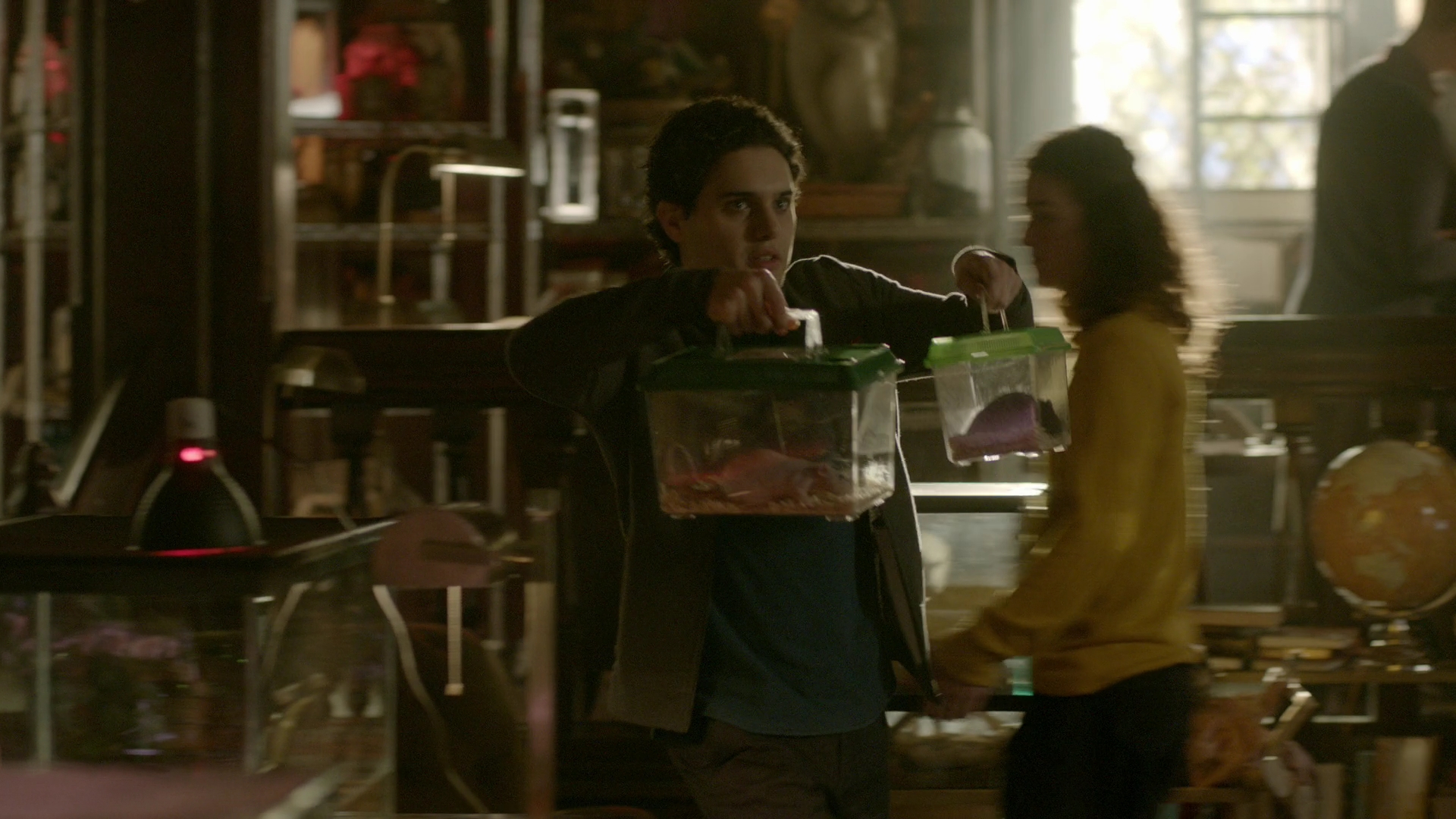 VampireDiariesWorld-dot-nl_Legacies1x14LetsJustFinishTheDance02728.jpg