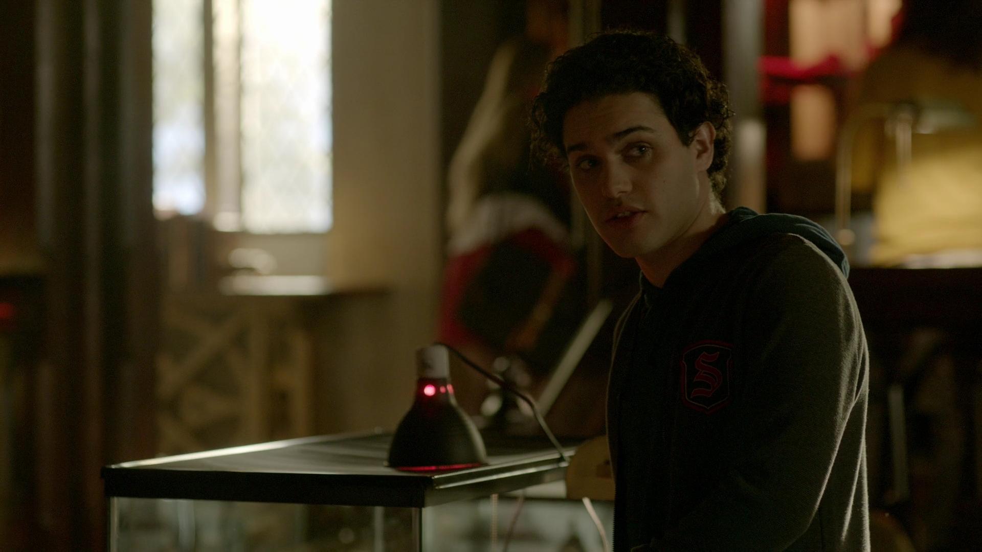 VampireDiariesWorld-dot-nl_Legacies1x14LetsJustFinishTheDance02737.jpg